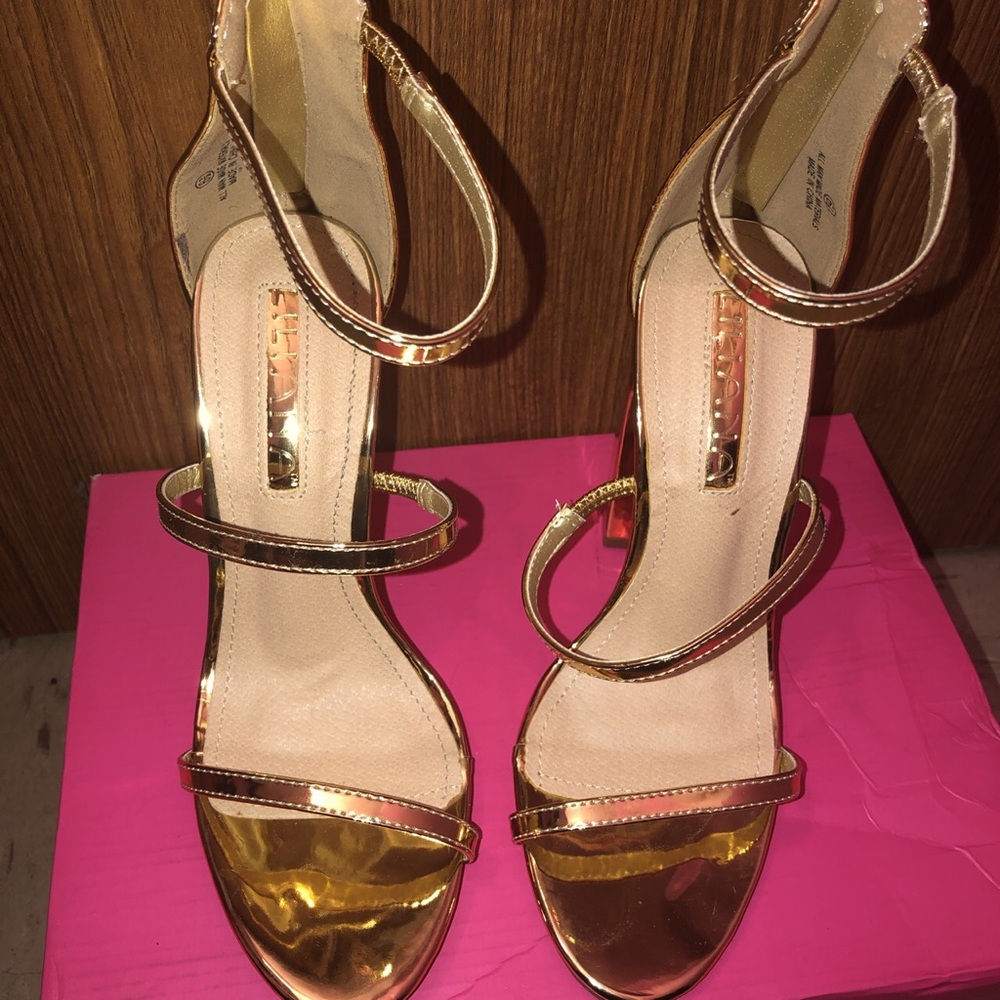 Gold Heels. - Picture 2 of 4